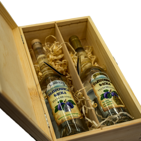 Zestaw Śliwowica 500ml 50% i Śliwowica 70% 500ml w drewnianej skrzynce